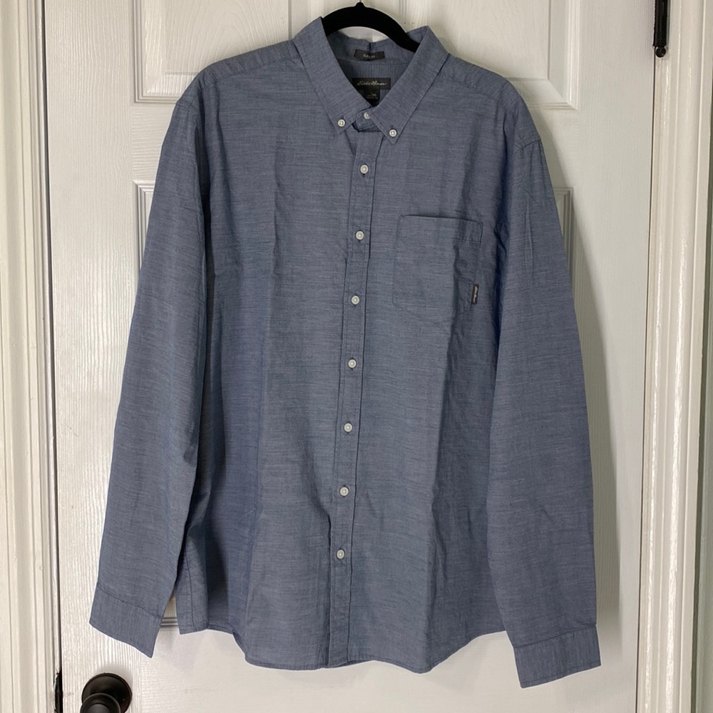 ✨NWT✨ Eddie Bauer men’s chambray button down